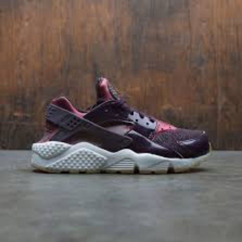 Nike Air Hurache - Picture 2 of 8
